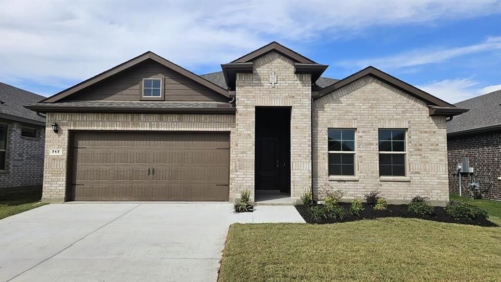 Property Photo:  717 Amber Fields Drive  TX 76259