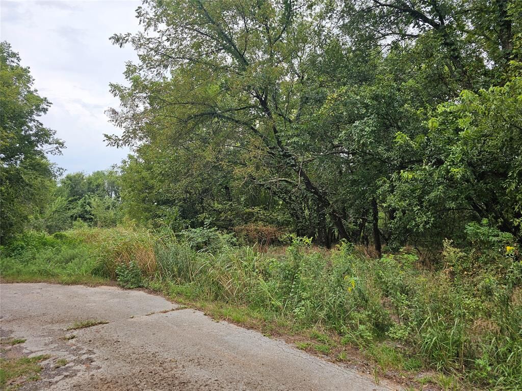 Property Photo:  300 W Huron Street  OK 73080 