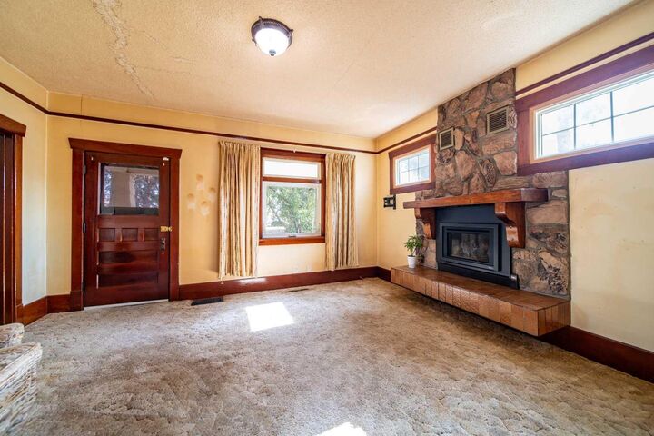 Photo de la propriété:  5016 52 Street  AB T0B 3S0 