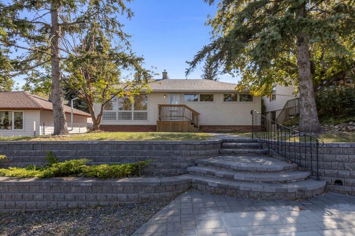 419 33 Avenue NE  Calgary AB T2E 2J2 photo