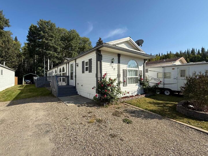 250 Skogg Avenue  Hinton AB T7V 1A6 photo