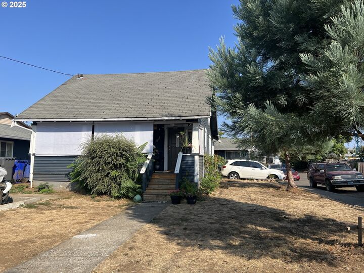 Property Photo:  5628 SE 87th Ave  OR 97266 