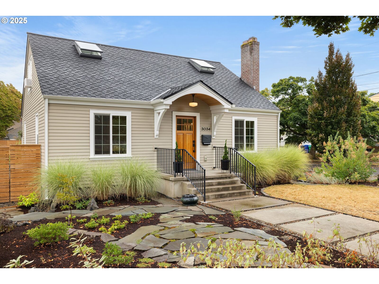 Property Photo:  3034 SE 73rd Ave  OR 97206 