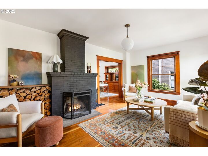 Property Photo:  4416 SE Clay St  OR 97215 