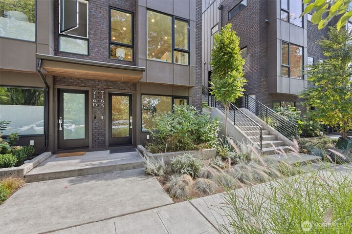 716  11th Avenue E A  Seattle WA 98102 photo