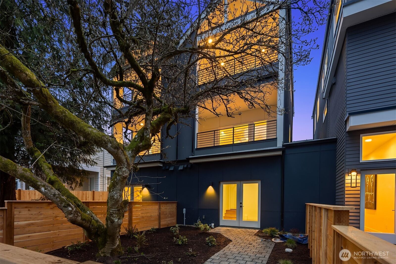 Property Photo:  13546  39th Avenue NE B  WA 98125 
