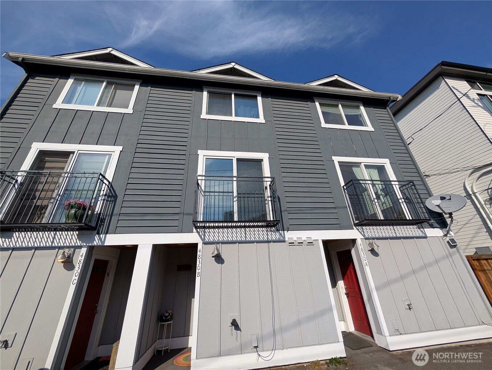 Property Photo:  4830  40th Avenue SW A  WA 98116 