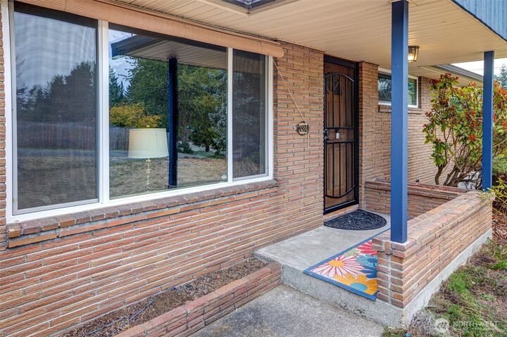 Property Photo:  324 S  193rd Street  WA 98148 