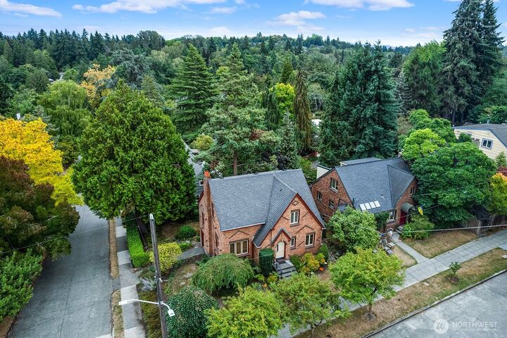 Property Photo:  1226  25th Avenue E  WA 98112 