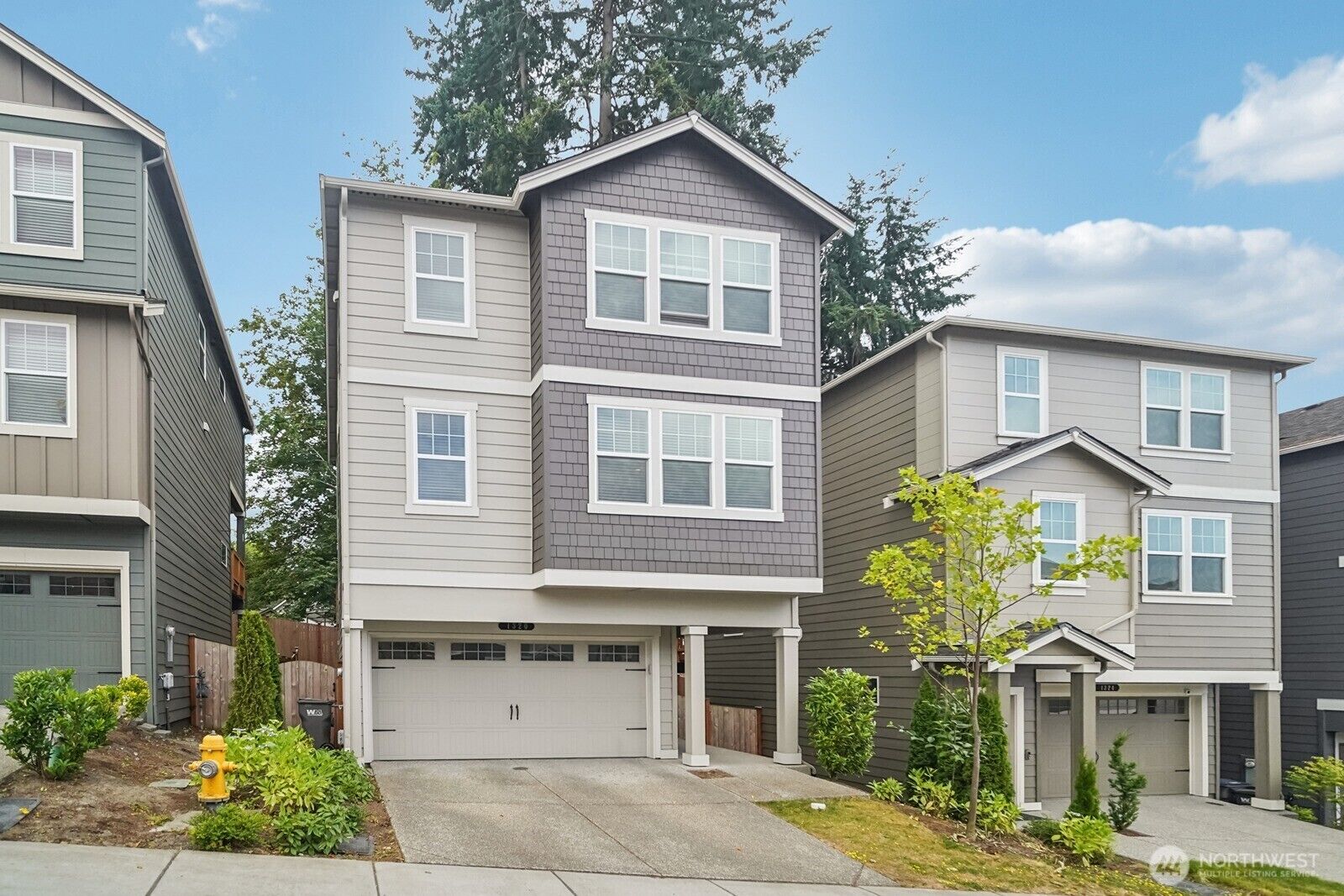 Property Photo:  1320  131st Place SW 9  WA 98204 