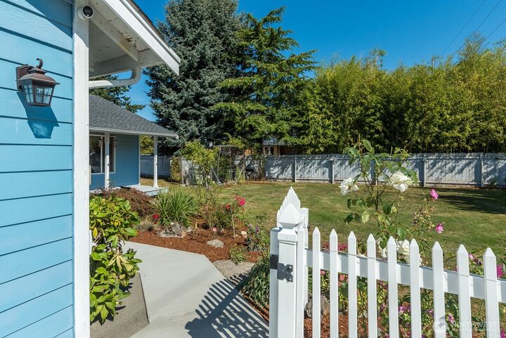 Property Photo:  2612 W 2nd Street  WA 98221 