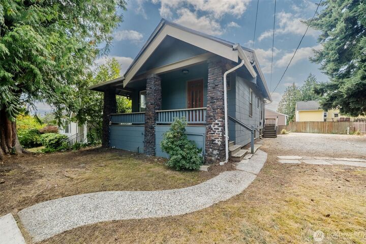 Property Photo:  329 NE 51st Street  WA 98105 