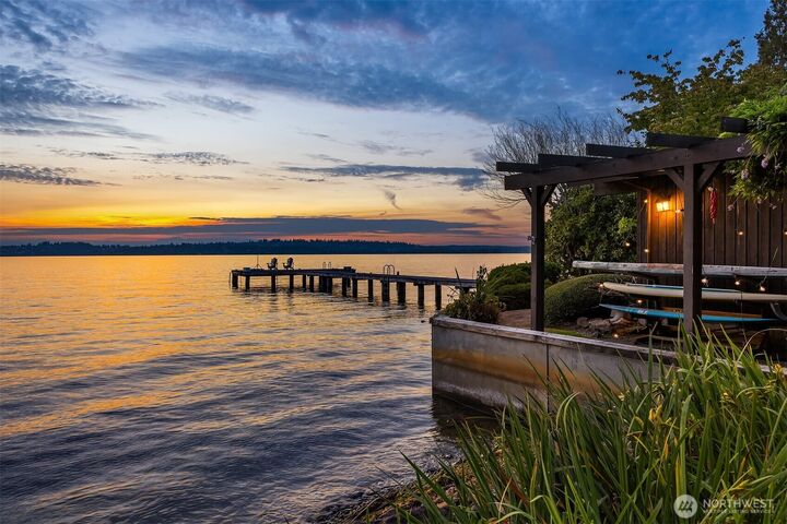 Property Photo:  6209  Lake Washington Blvd  NE  WA 98033 
