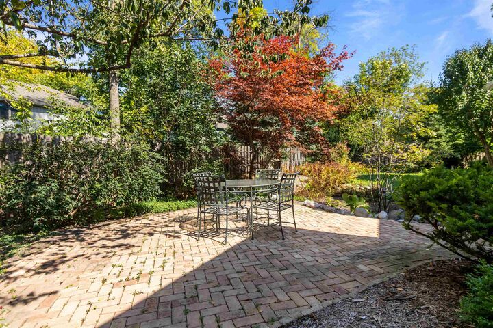 Property Photo:  1012 E Kramer Lane  WI 54915-4582 
