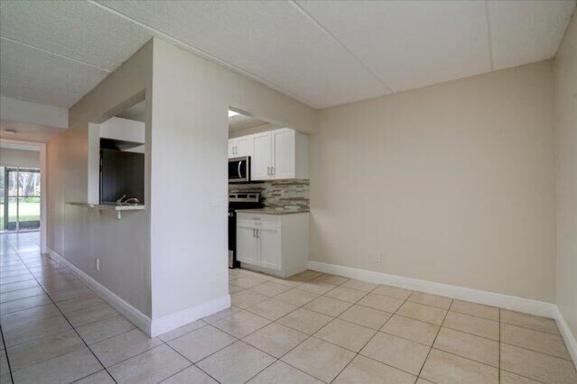 Property Photo: 1104 Meadows Circle 1104 FL 33436