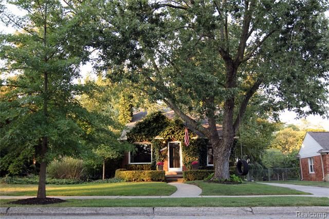 Property Photo:  4164 Seminole Drive  MI 48073 