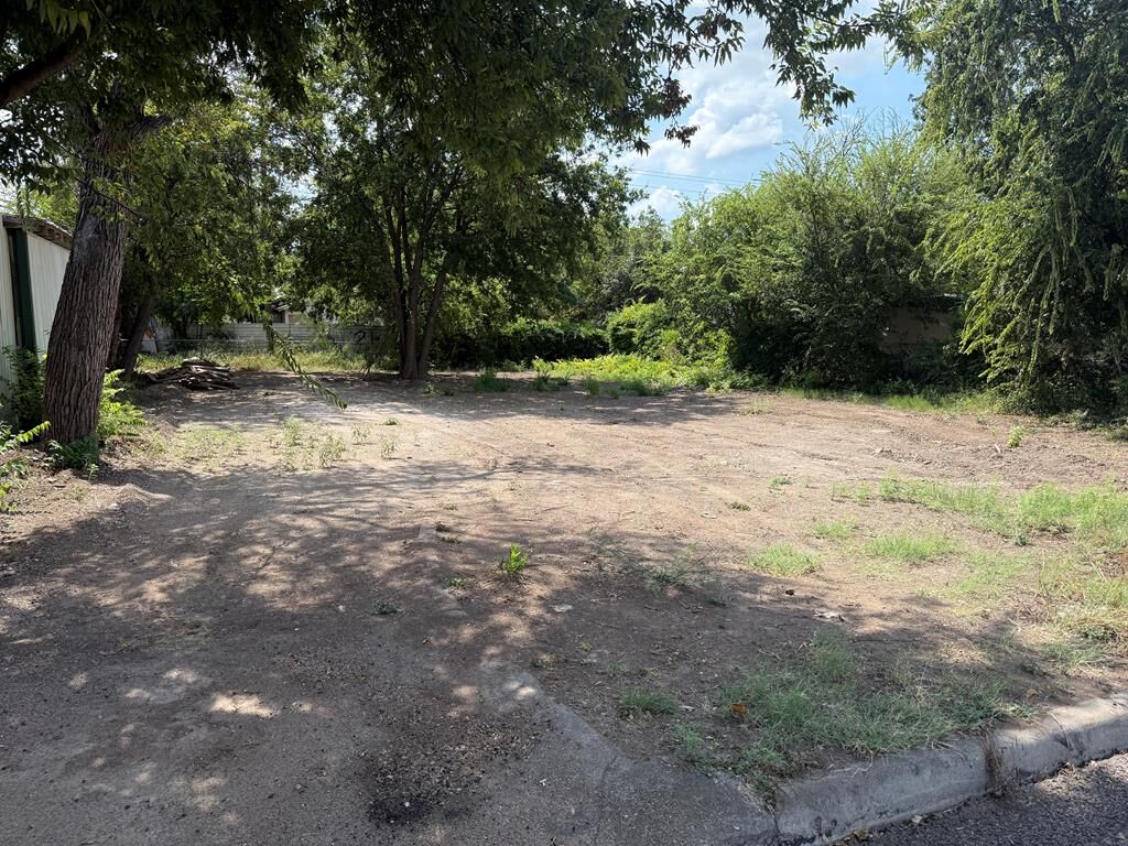 Property Photo: 71 13th St TX 76903
