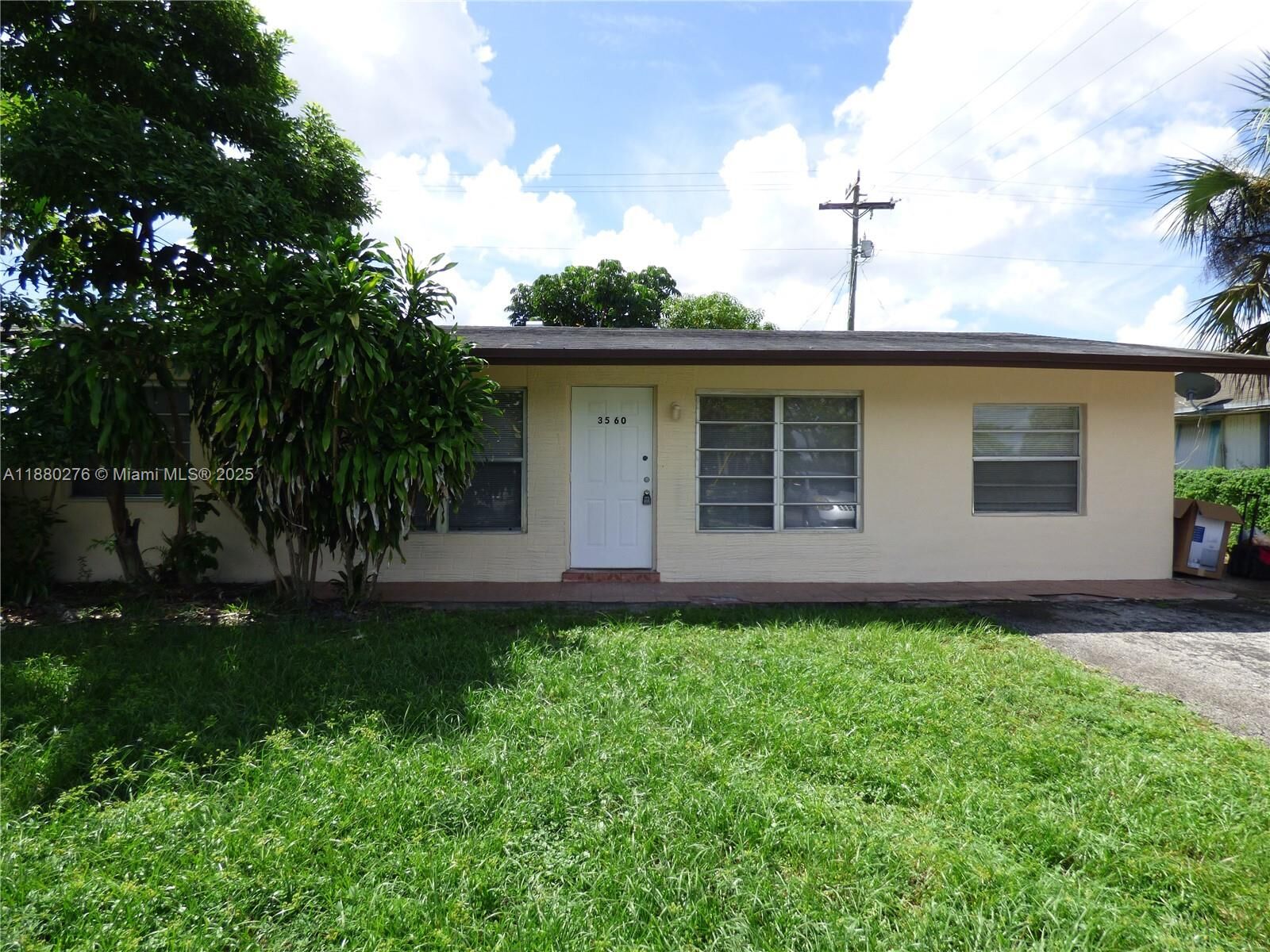 Property Photo: 3560 NW 8th St FL 33311