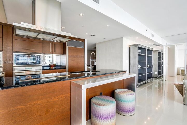 Property Photo:  495 Brickell Ave 4204  FL 33131 