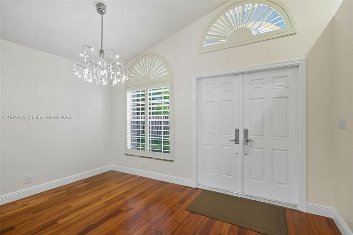 Property Photo:  605 SW 15th St  FL 33315 