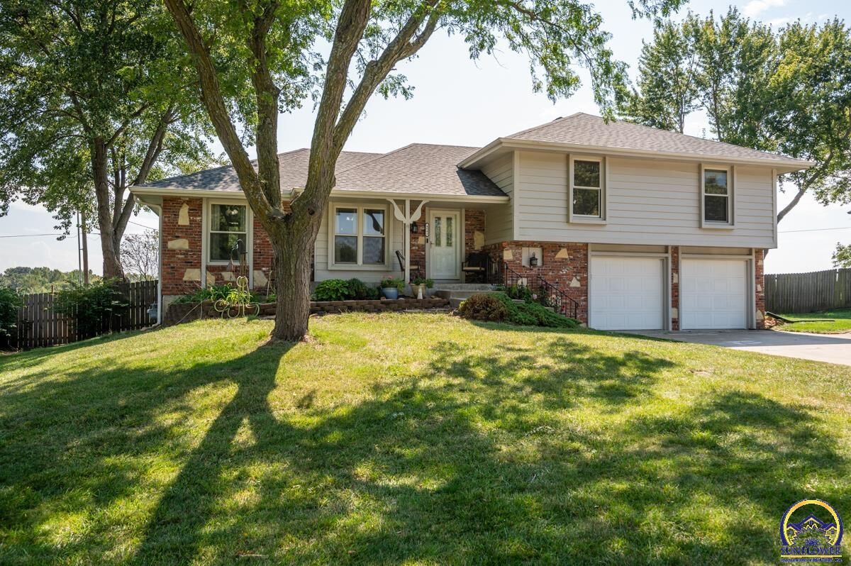 Property Photo: 4041 SE 34th Ter KS 66605