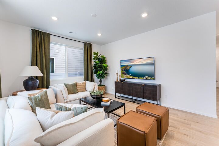 Property Photo:  2579 N Swainson Ln  WA 99019 