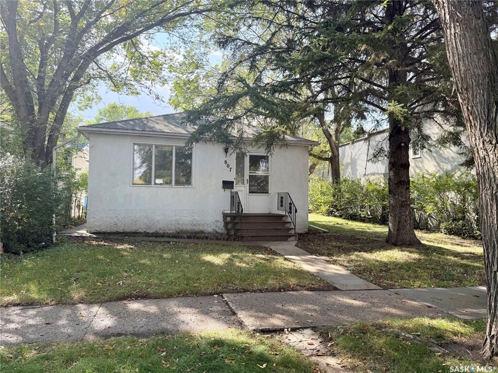Photo de la propriété:  807 29th Street W  SK S7L 0N2 