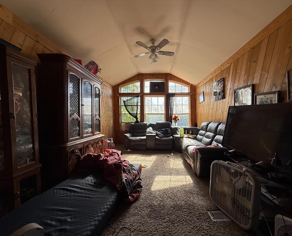 Property Photo: 709 Ragged Ridge Road OH 45628