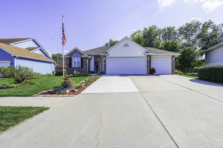 Property Photo:  105 Cambridge  Circle  IA 51503 