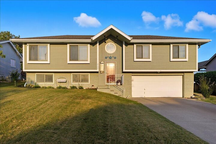 2100 Woodfield Drive  Red Oak IA 51566 photo
