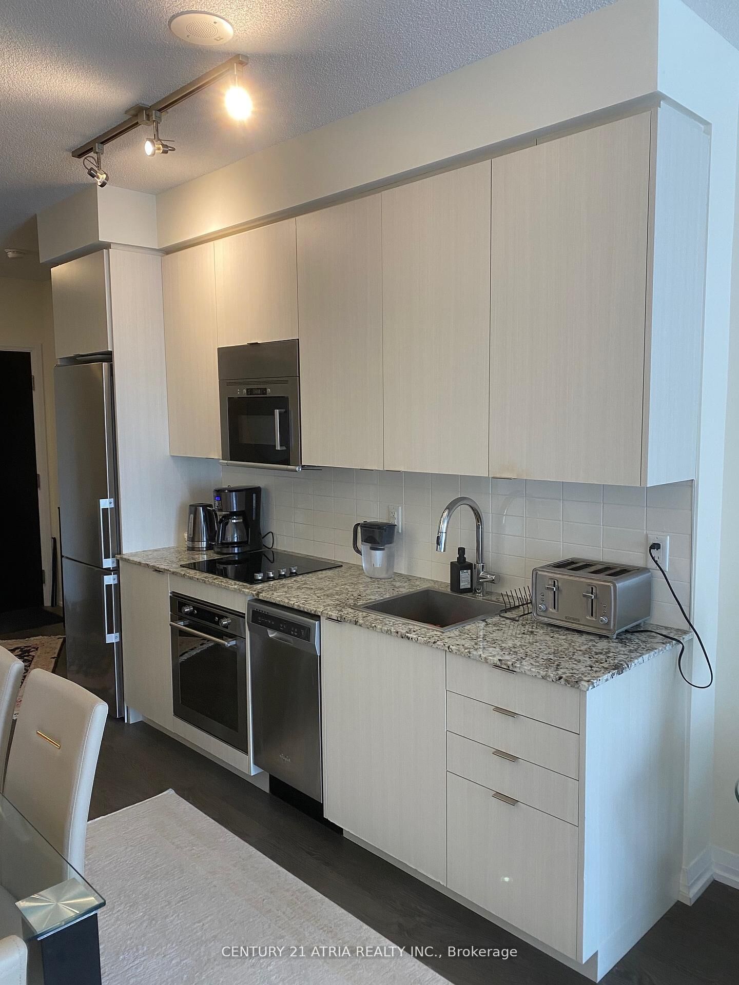 Property Photo: 101 Erskine Avenue 512 ON M4P 1Y5