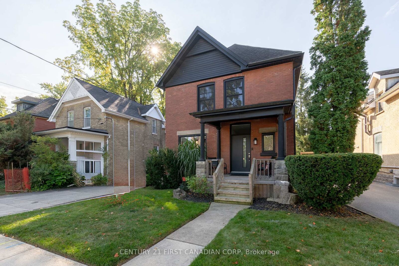 Photo de la propriété:  239 Tecumseh Avenue E  ON N6C 1S7 