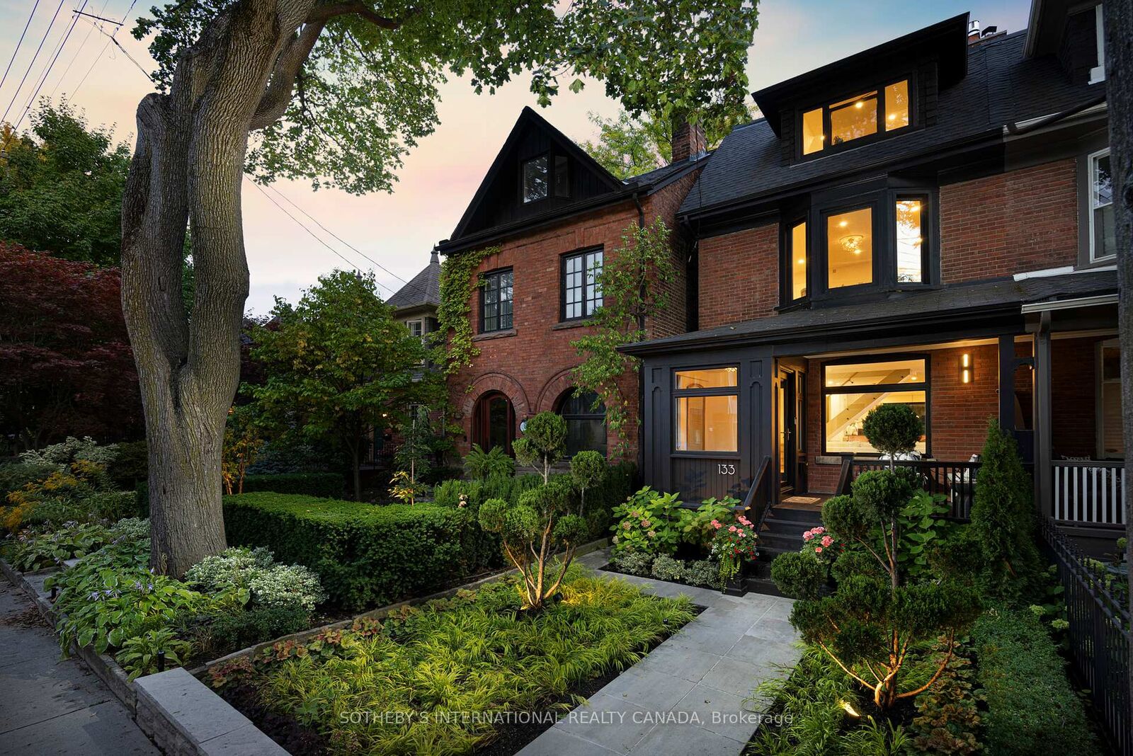 Property Photo:  133 Macpherson Avenue  ON M5R 1W9 