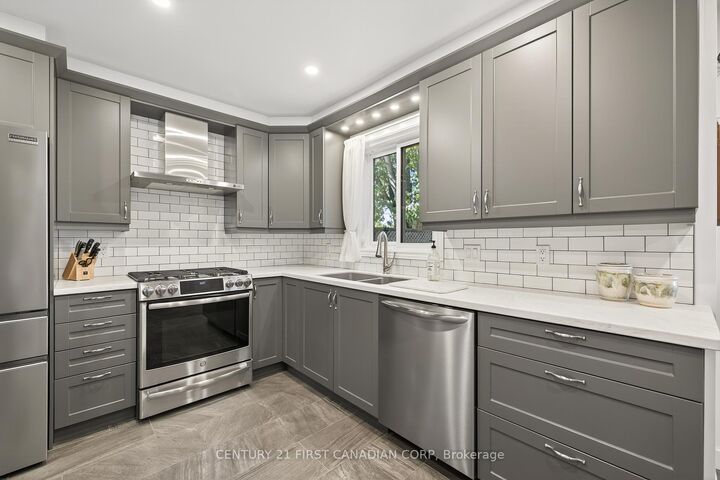 Photo de la propriété:  24 Moreau Crescent  ON N5V 4S7 
