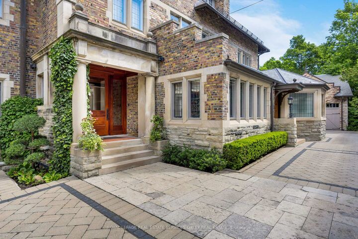 Property Photo:  5 Thornwood Road  ON M4W 2R8 