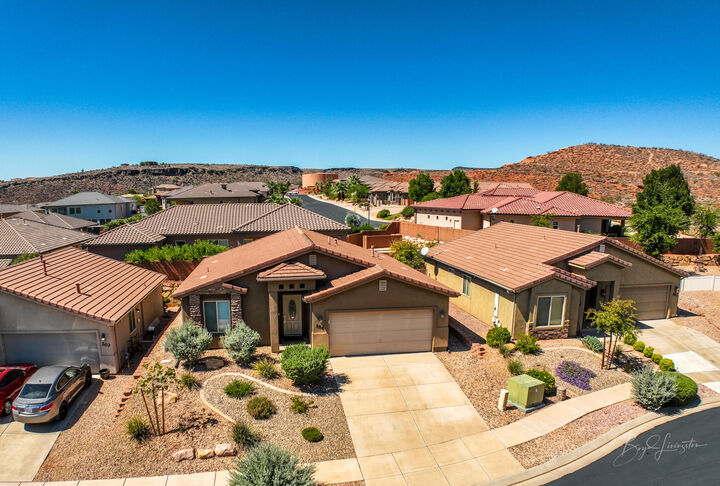 Property Photo:  2031 E Colorado St 204  UT 84790 