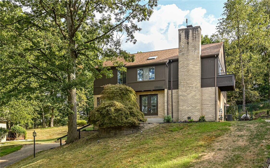 Property Photo:  4258 Forest Glen Dr  PA 15101 