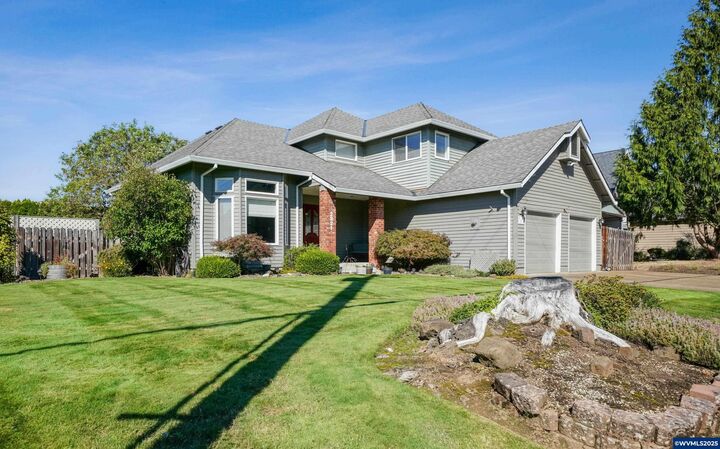 Property Photo:  2221 NW Elm St  OR 97128 