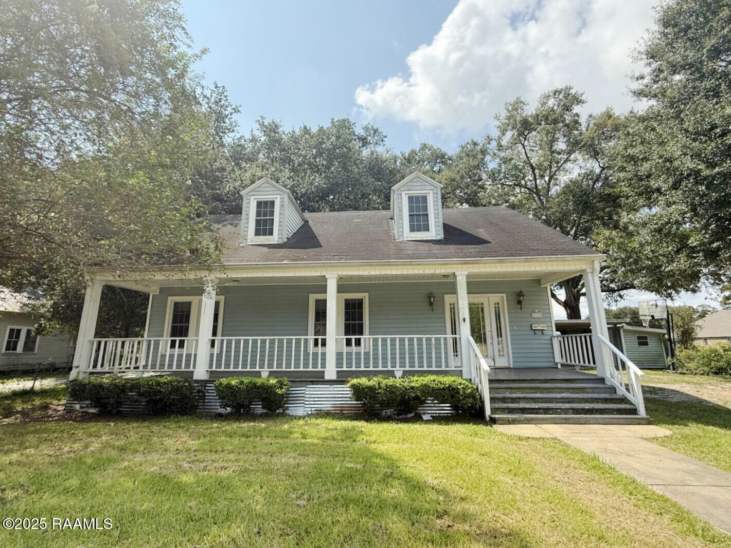 Property Photo: 610 E Washington Street LA 70586
