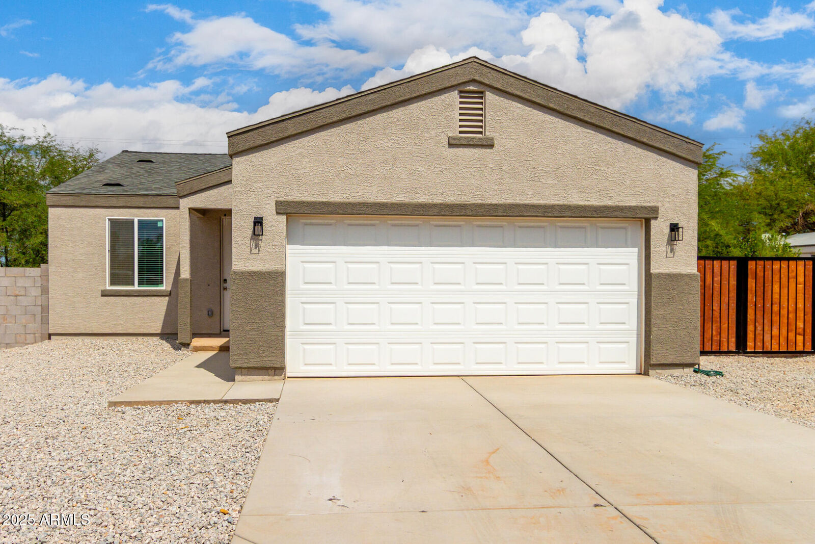 Property Photo: 3210 W Vaquero Drive AZ 85131