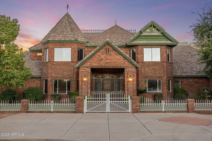 Property Photo:  2025 S Val Vista Drive  AZ 85295 