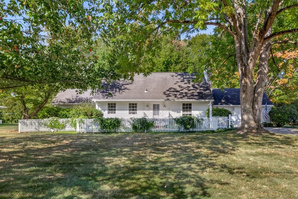 Property Photo:  1036 Luray Dr  OH 44805 