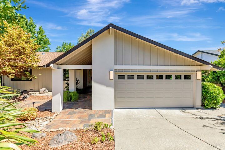 Property Photo:  464 Oak Brook Court  CA 95409 