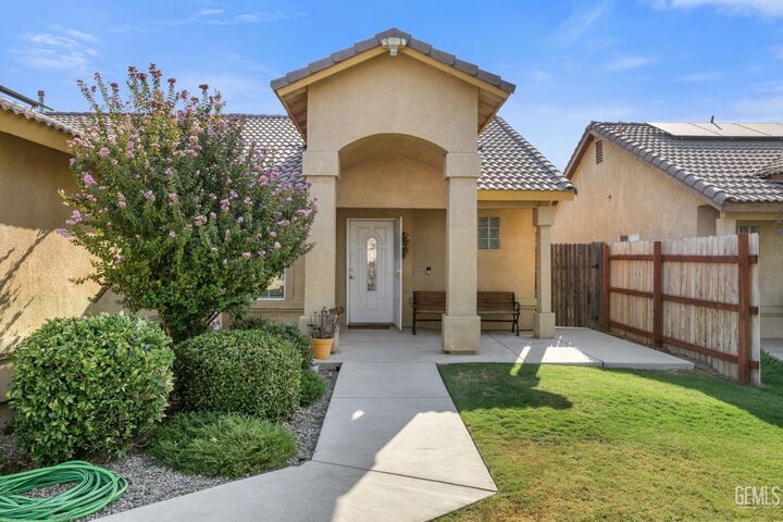 3550 Crescent Meadow Drive  Bakersfield CA 93308 photo