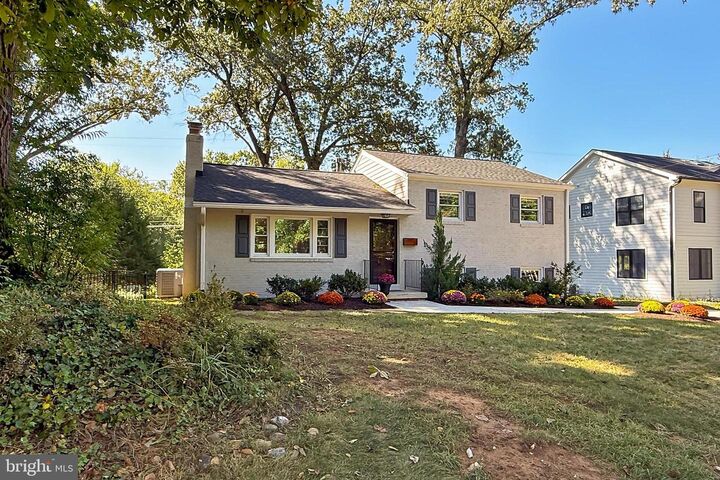 Property Photo:  421 Lincoln Avenue  VA 22046 