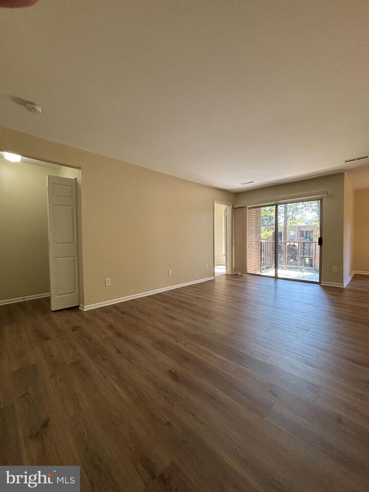 Property Photo: 3314 Woodburn Village Drive 13 VA 22003