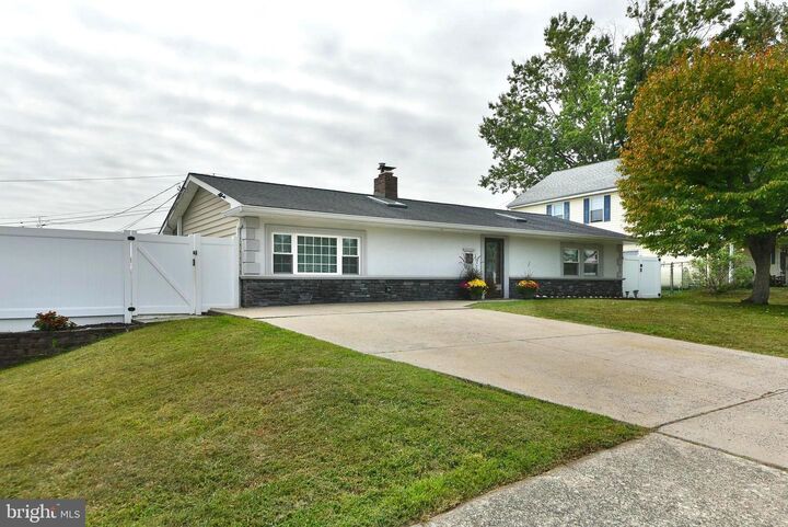 31 Briaroot Lane  Levittown PA 19054 photo