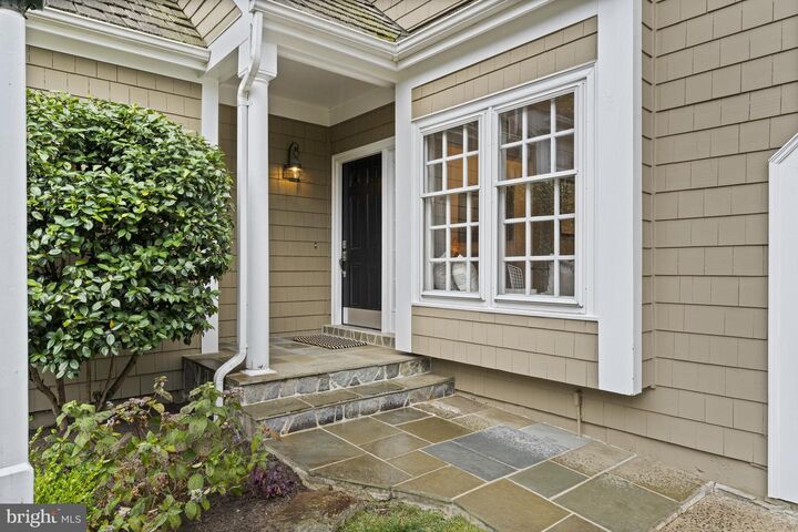 Property Photo: 1247 Lamplighter Way VA 20194