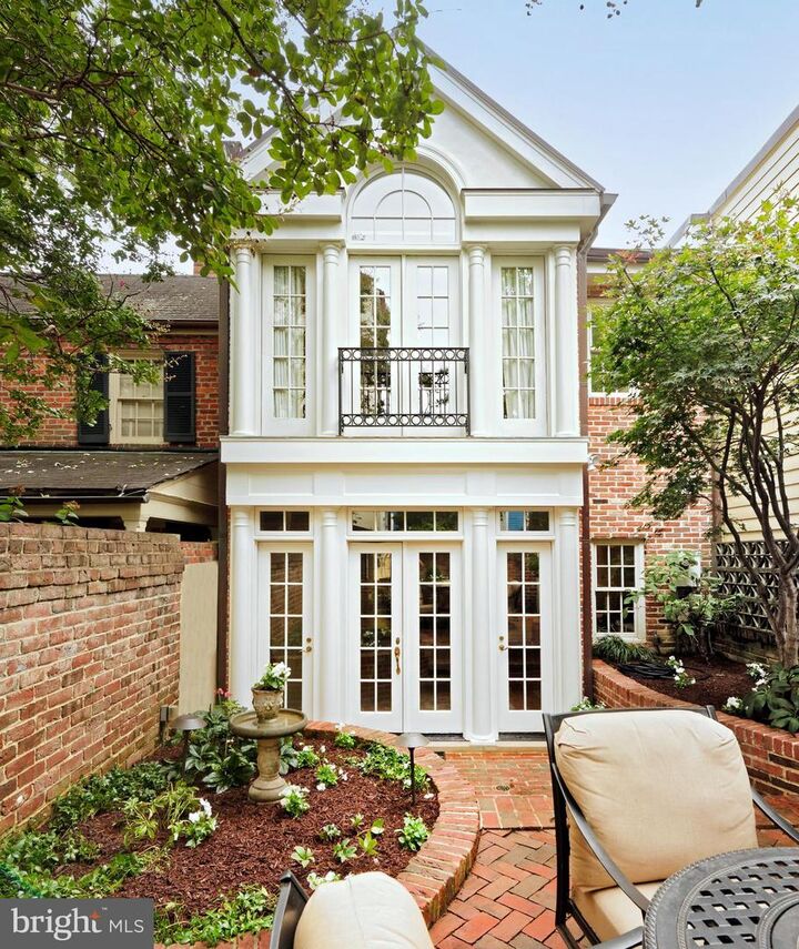 Property Photo:  1103 Prince Street  VA 22314 