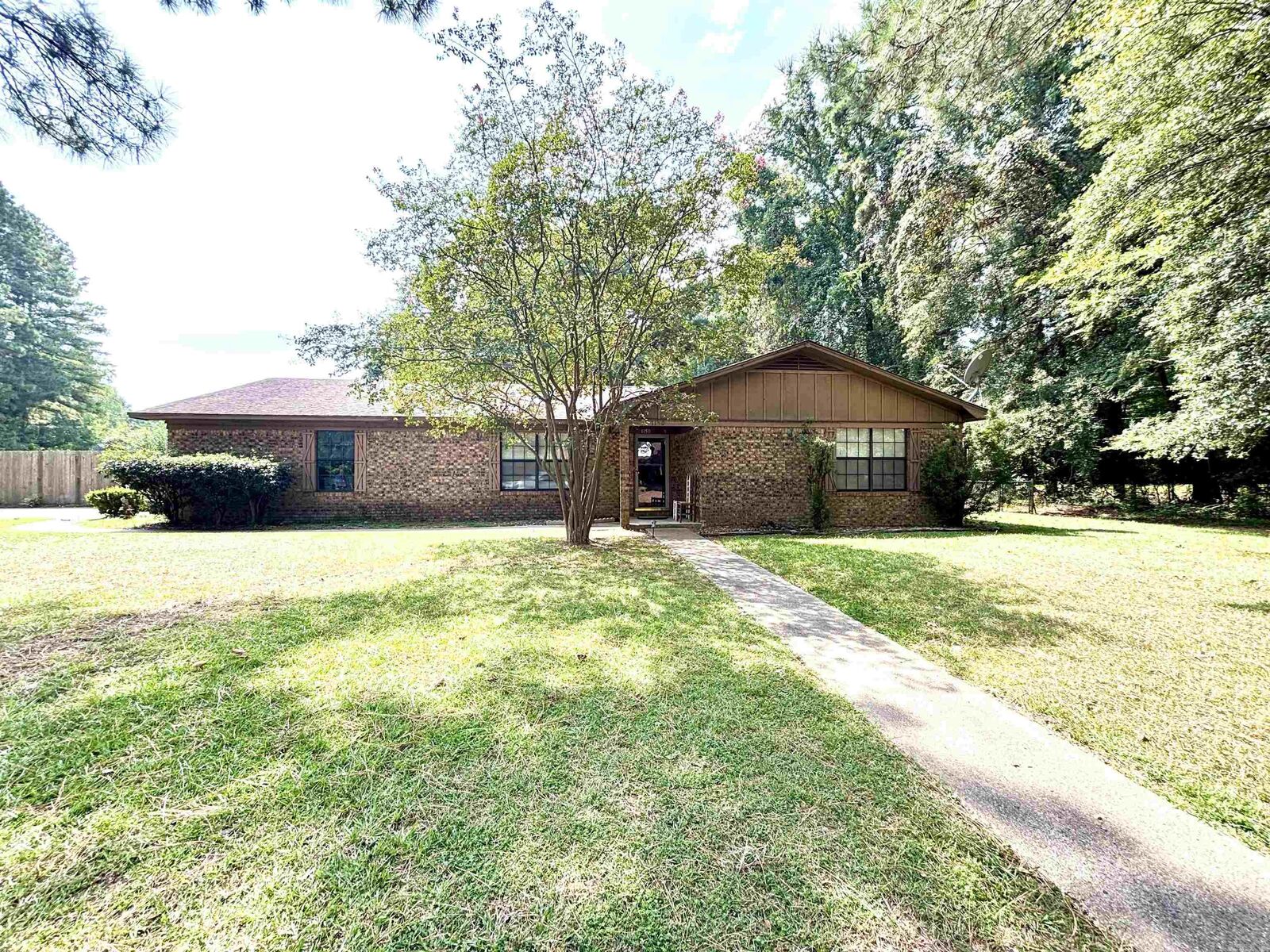 Property Photo:  1150 Woodside Circle  AR 71701 